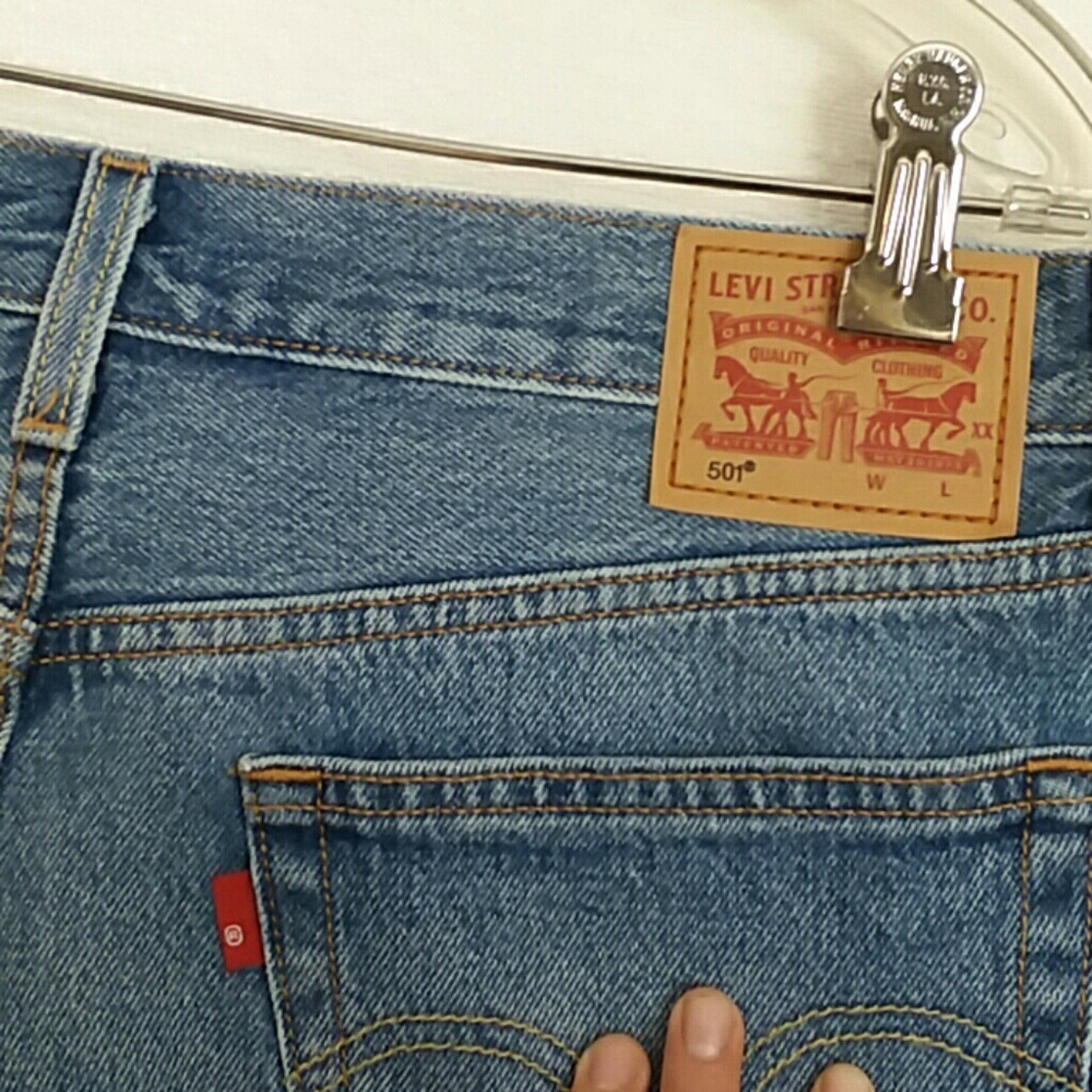 Levis 501 button fly cut off denim shorts size 30 - Picture 5 of 6
